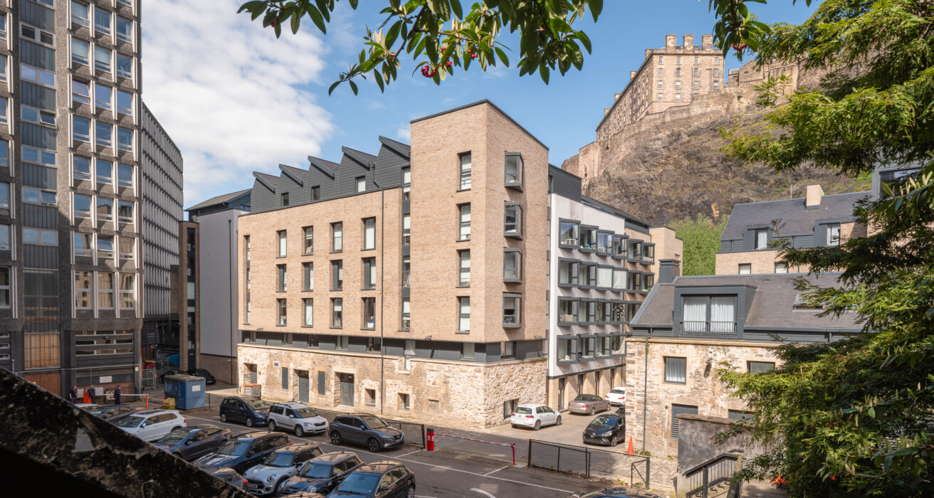 Kings Stables Road and Edinburgh Castle